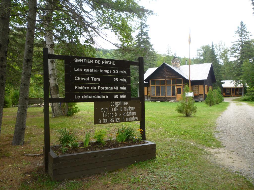 Riviere Petit Saguenay Villa Bagian luar foto