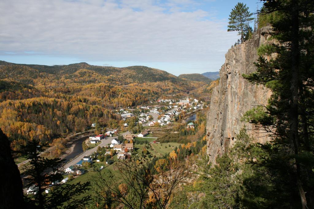 Riviere Petit Saguenay Villa Bagian luar foto